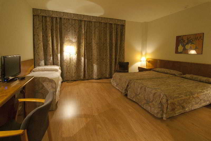 Hotel Domo Vilafranca del Penedes Exterior photo